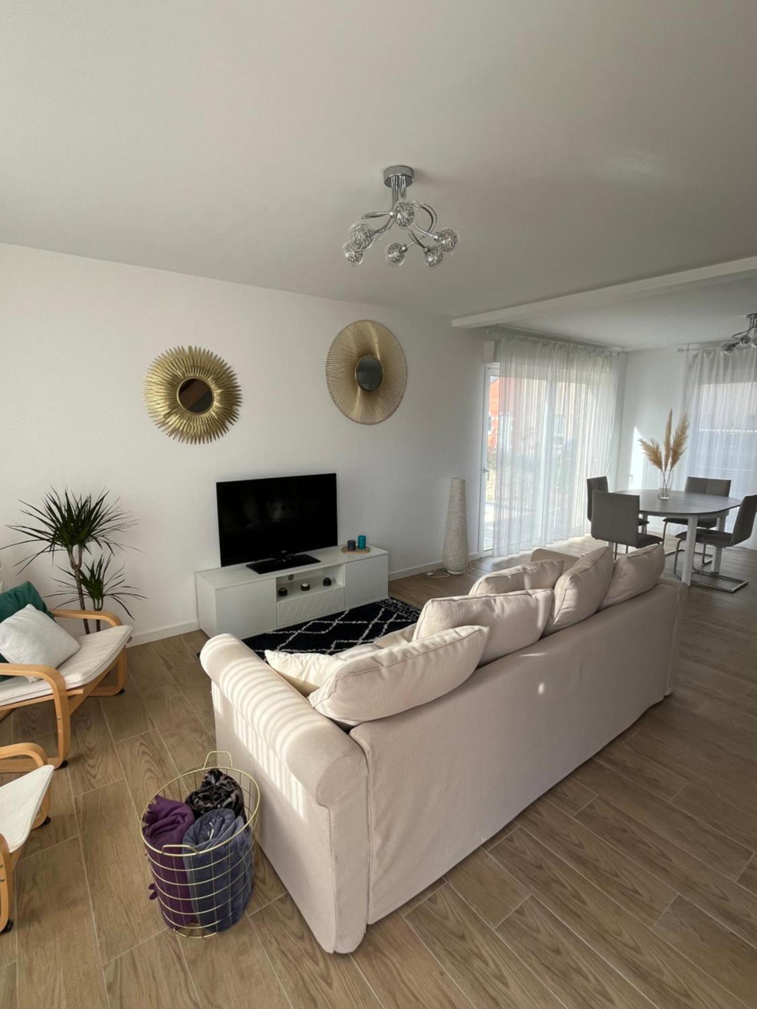 Superbe Maison Avec Jardin Bezannes 外观 照片