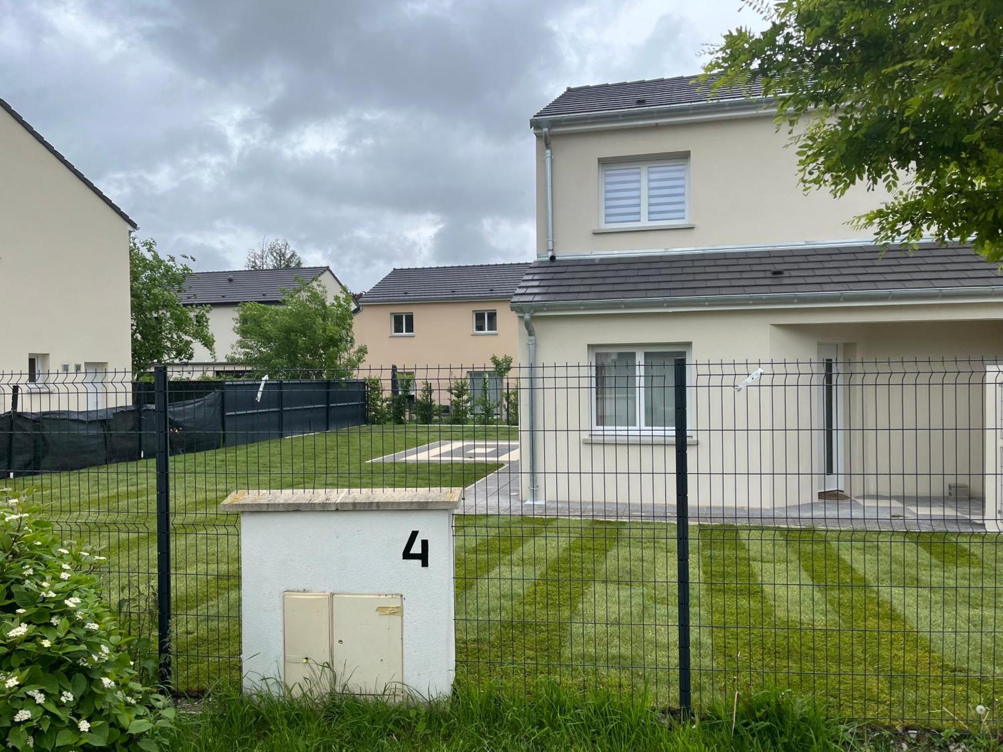 Superbe Maison Avec Jardin Bezannes 外观 照片